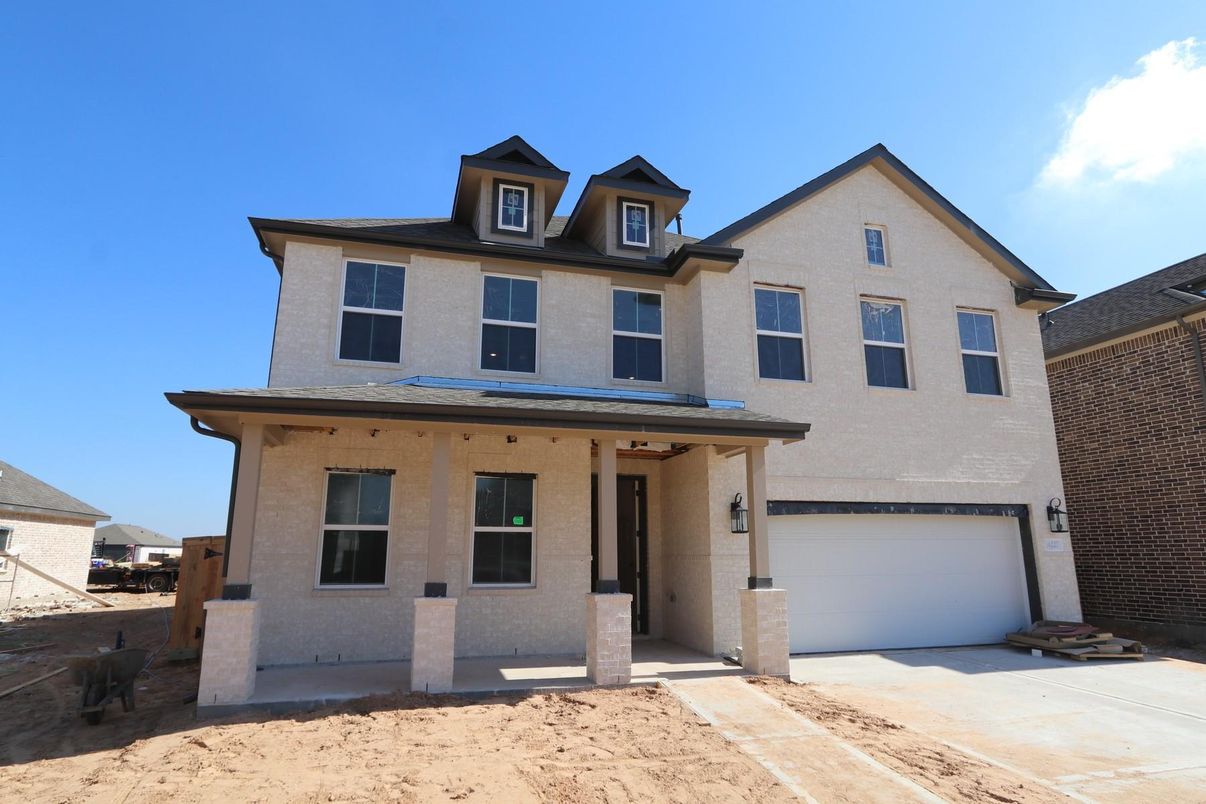 Attached, Exterior, Facade, Farmhouse