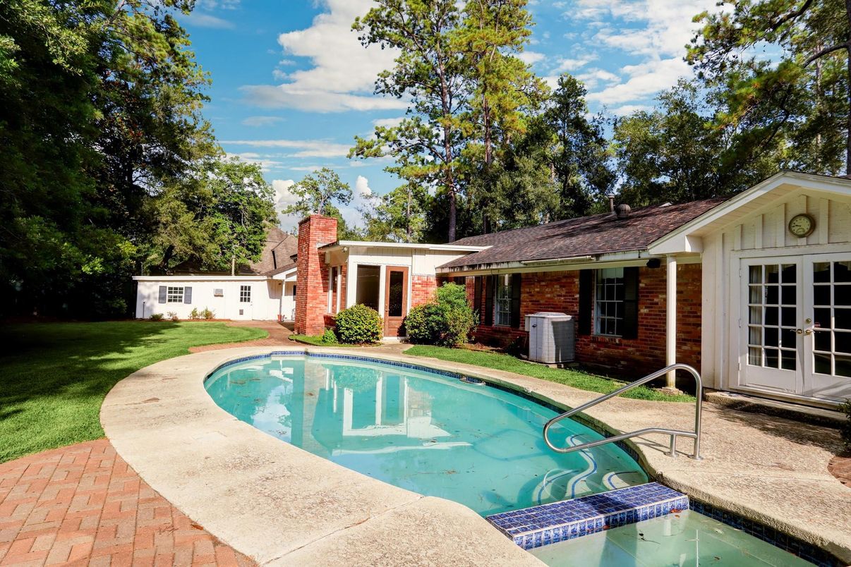 Exterior, Pool