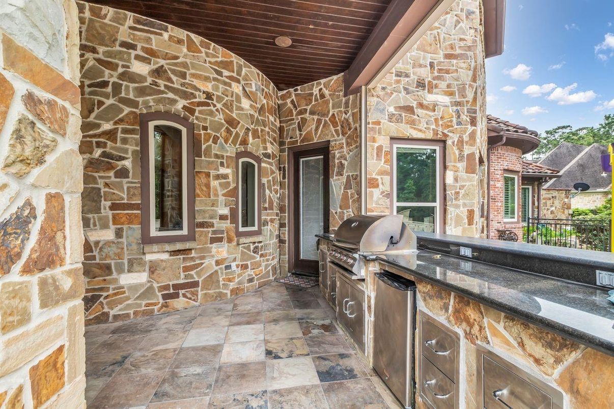Exterior, Outdoor Kitchen