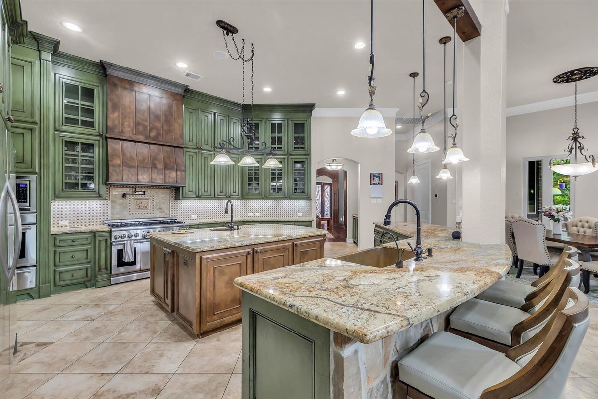 Dining room, Interior, Kitchen, Pendant Lights, Recessed Lighting, Stainless Steel Appliances