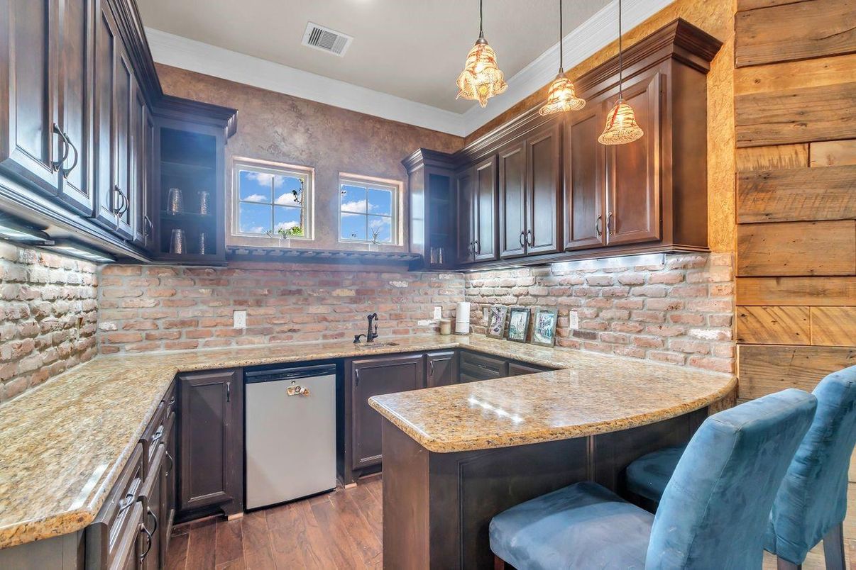 Interior, Kitchen, Pendant Lights, Recessed Lighting, Wood Texture Flooring