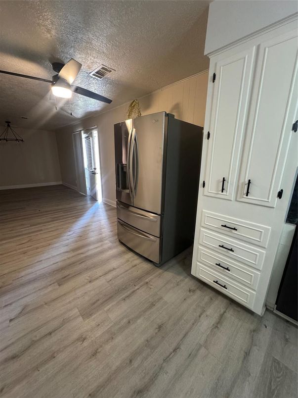 Interior, Washer, Wood Texture Flooring