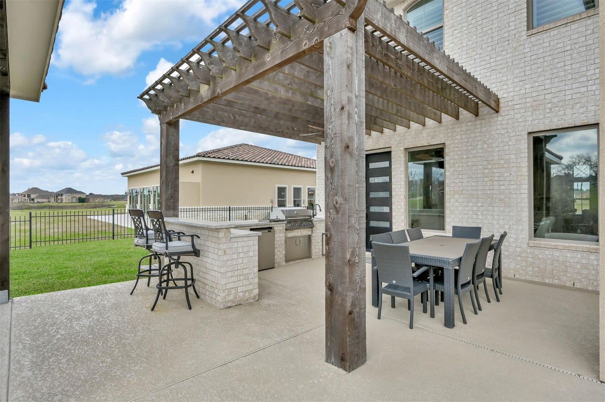 Exterior, Outdoor Kitchen