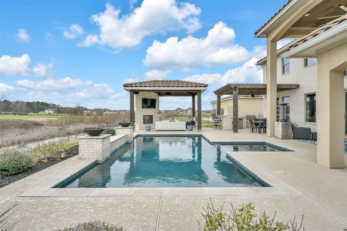 Exterior, Fireplace, Outdoor Kitchen, Pool