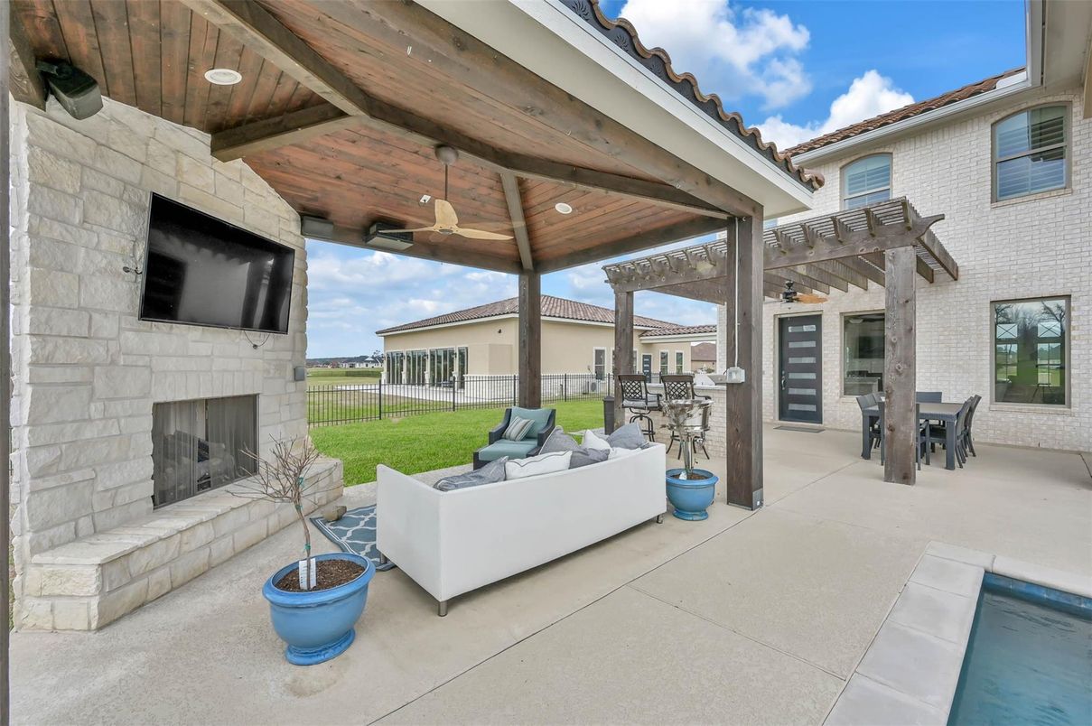 Exterior, Fireplace
