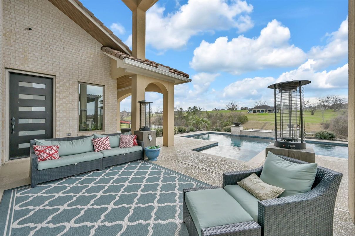 Exterior, Pool, Water