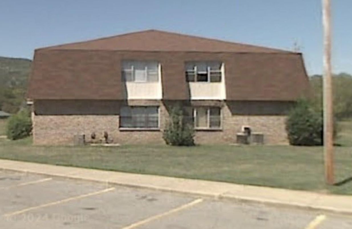Exterior, Facade, Brick Facade, Georgian