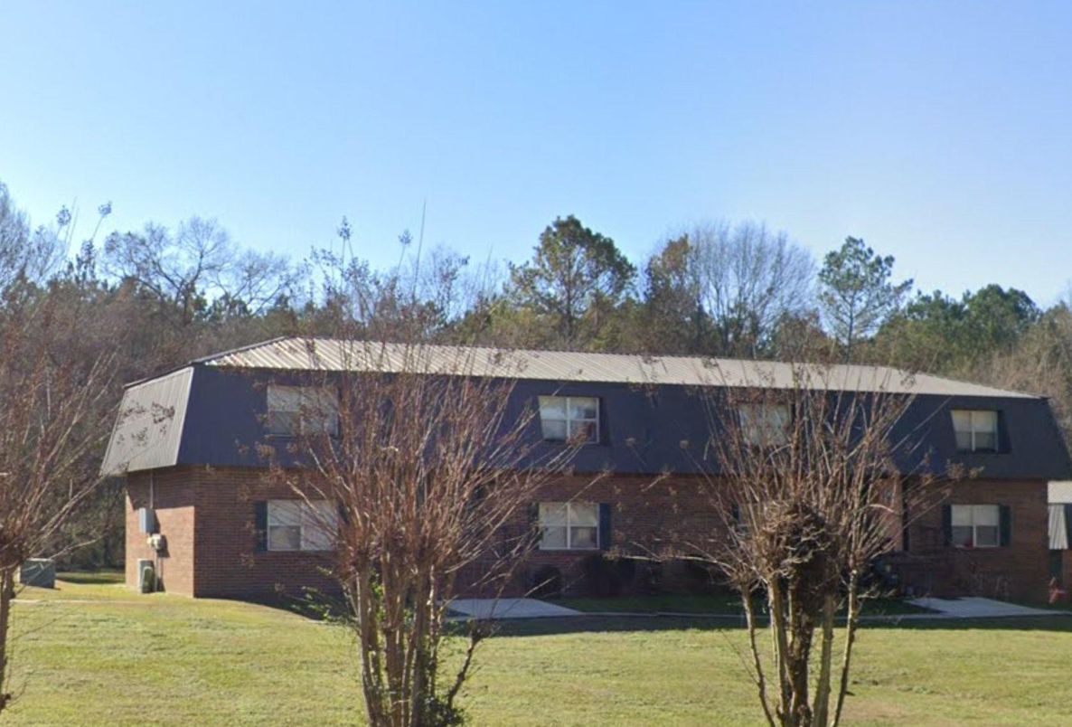Backyard, Exterior, Facade, Brick Facade, Ranch