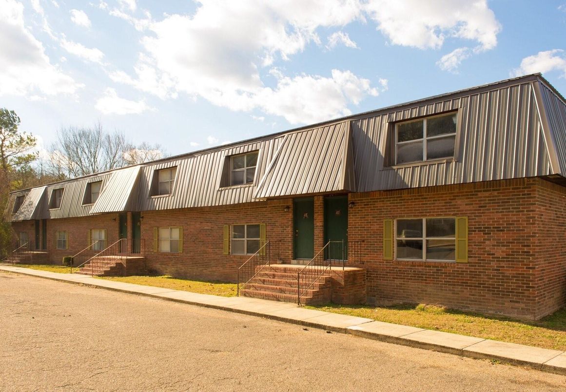 Exterior, Facade, Brick Facade, Raised Ranch