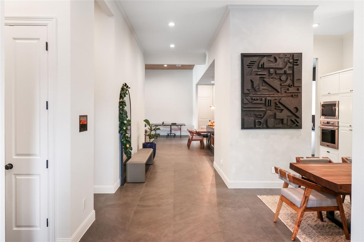 Dining room, Interior, Recessed Lighting