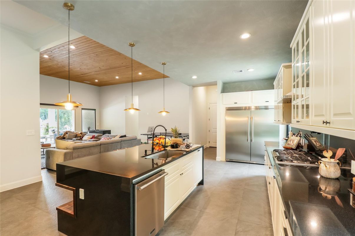 Interior, Kitchen, Living room, Pendant Lights, Recessed Lighting, Stainless Steel Appliances, Wooden Ceilings