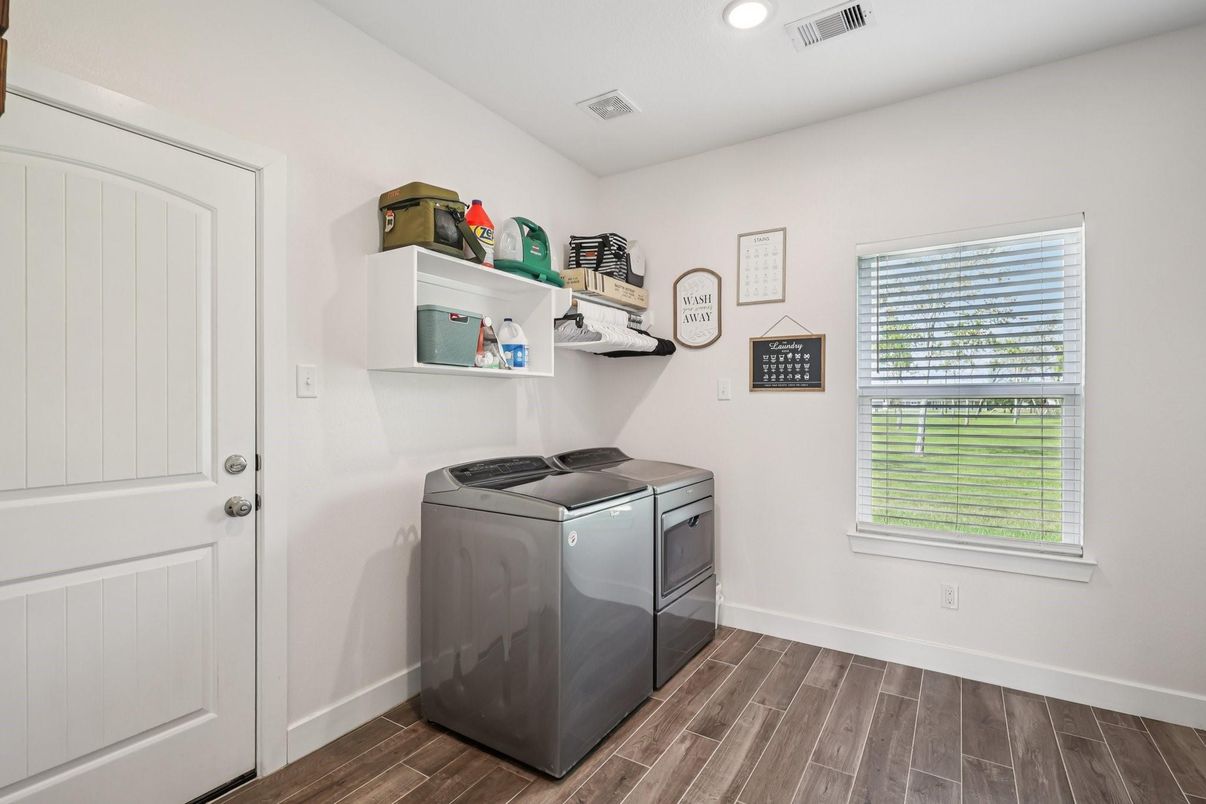 Interior, Recessed Lighting, Washer, Wood Texture Flooring