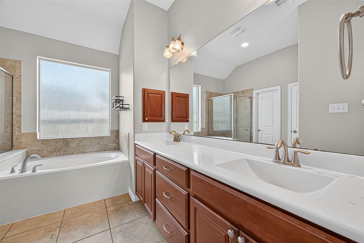 Bathroom, Dual Sink Vanities, Interior, Recessed Lighting