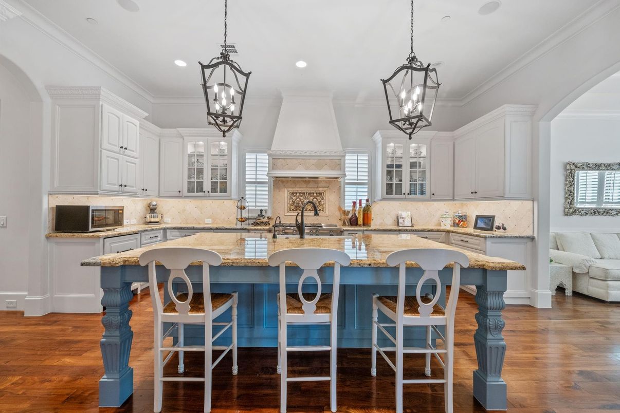 Fireplace, Interior, Kitchen, Pendant Lights, Recessed Lighting, Wood Texture Flooring