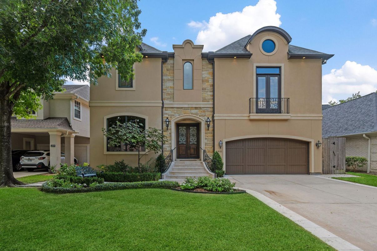 Attached, Exterior, Facade, French Provincial
