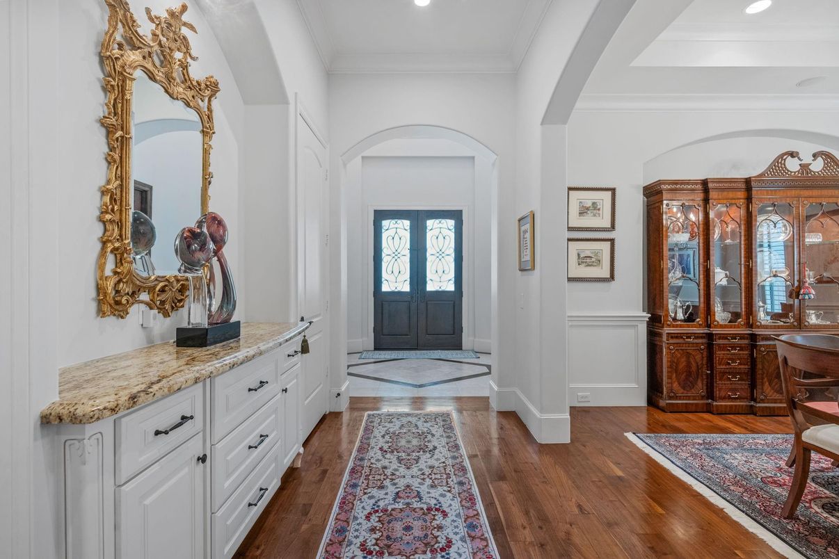 Interior, Recessed Lighting, Wood Texture Flooring