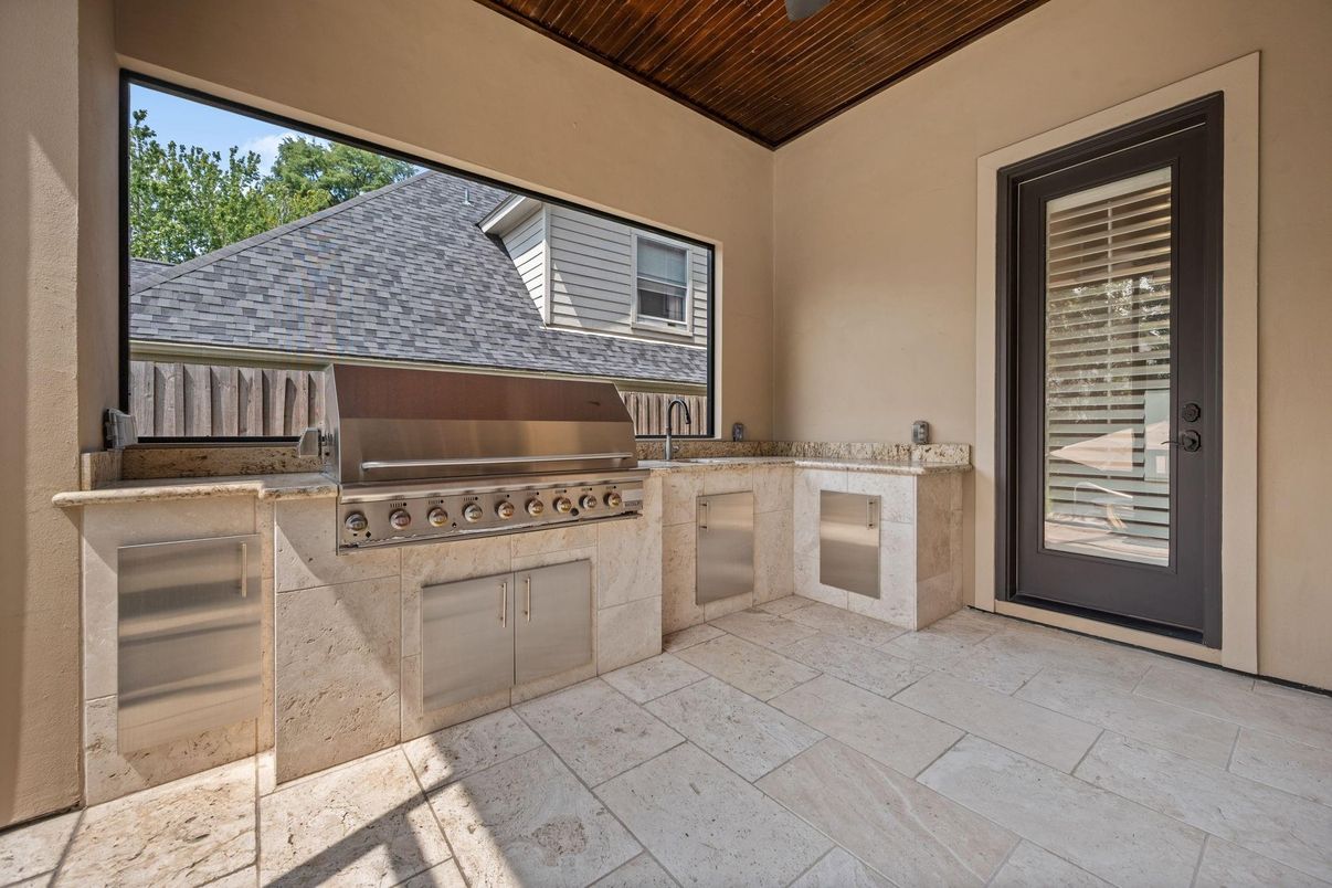 Exterior, Outdoor Kitchen