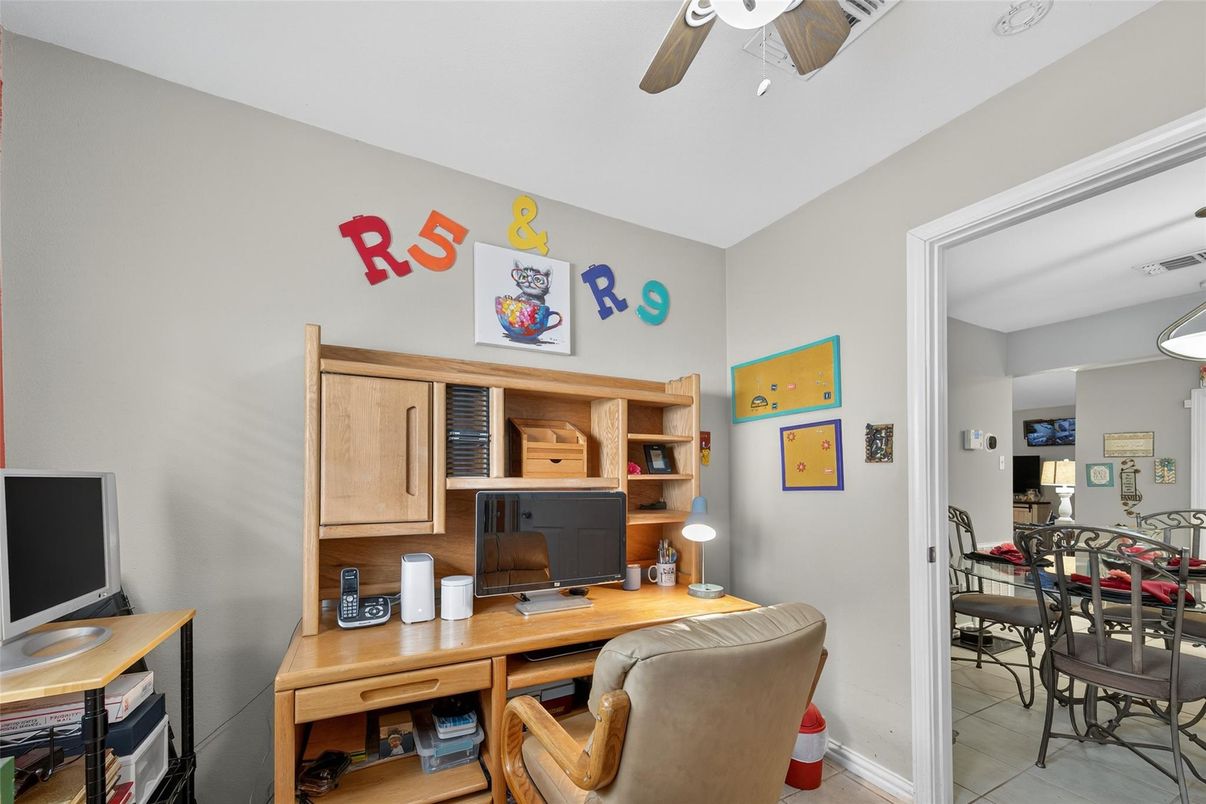 Home Office, Interior