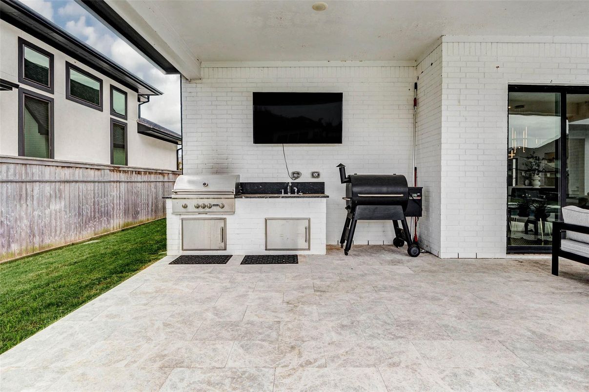 Exterior, Outdoor Kitchen