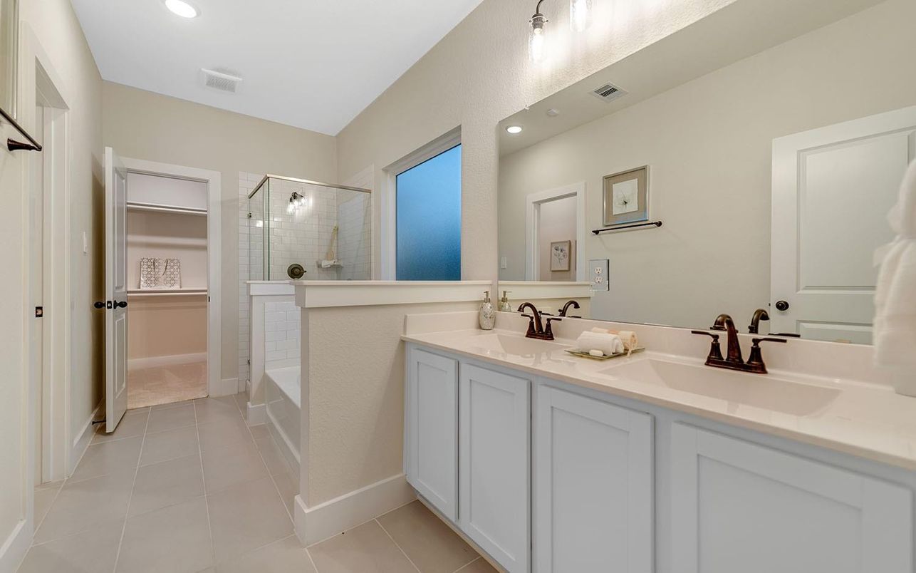 Bathroom, Dual Sink Vanities, Interior, Recessed Lighting