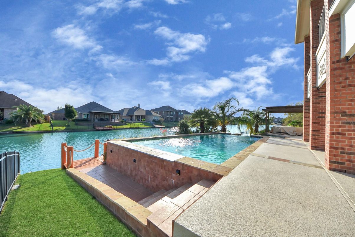 Exterior, Pool, Water