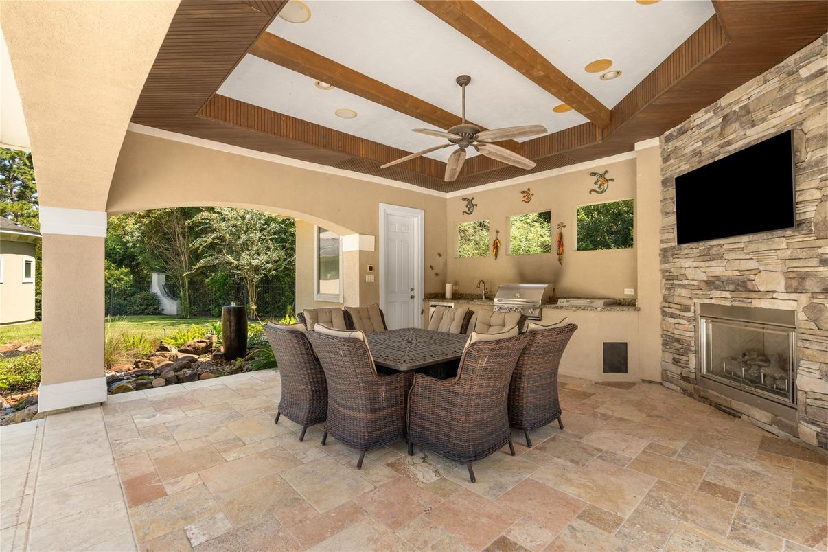 Exterior, Fireplace, Outdoor Kitchen