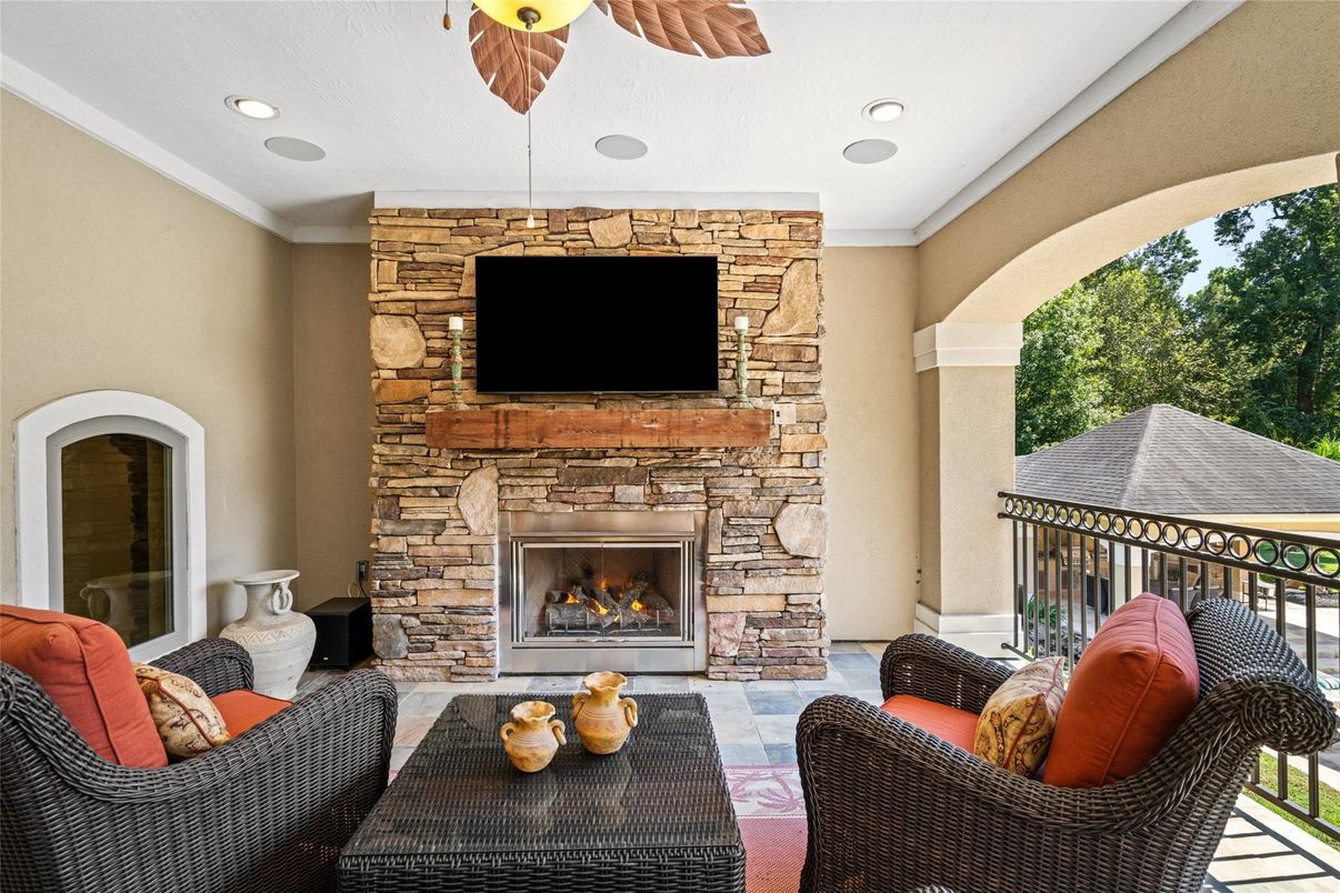 Exterior, Fireplace, Recessed Lighting