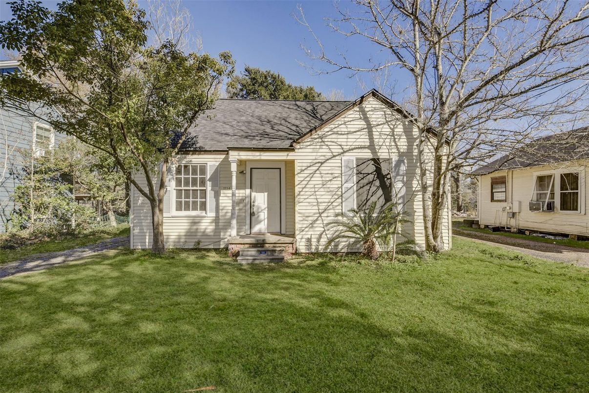 Backyard, Exterior, Facade, Cape Cod