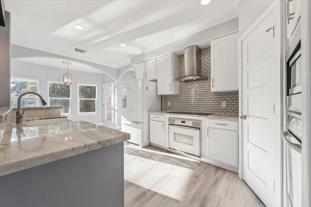Interior, Kitchen, Pendant Lights, Recessed Lighting, Wood Texture Flooring