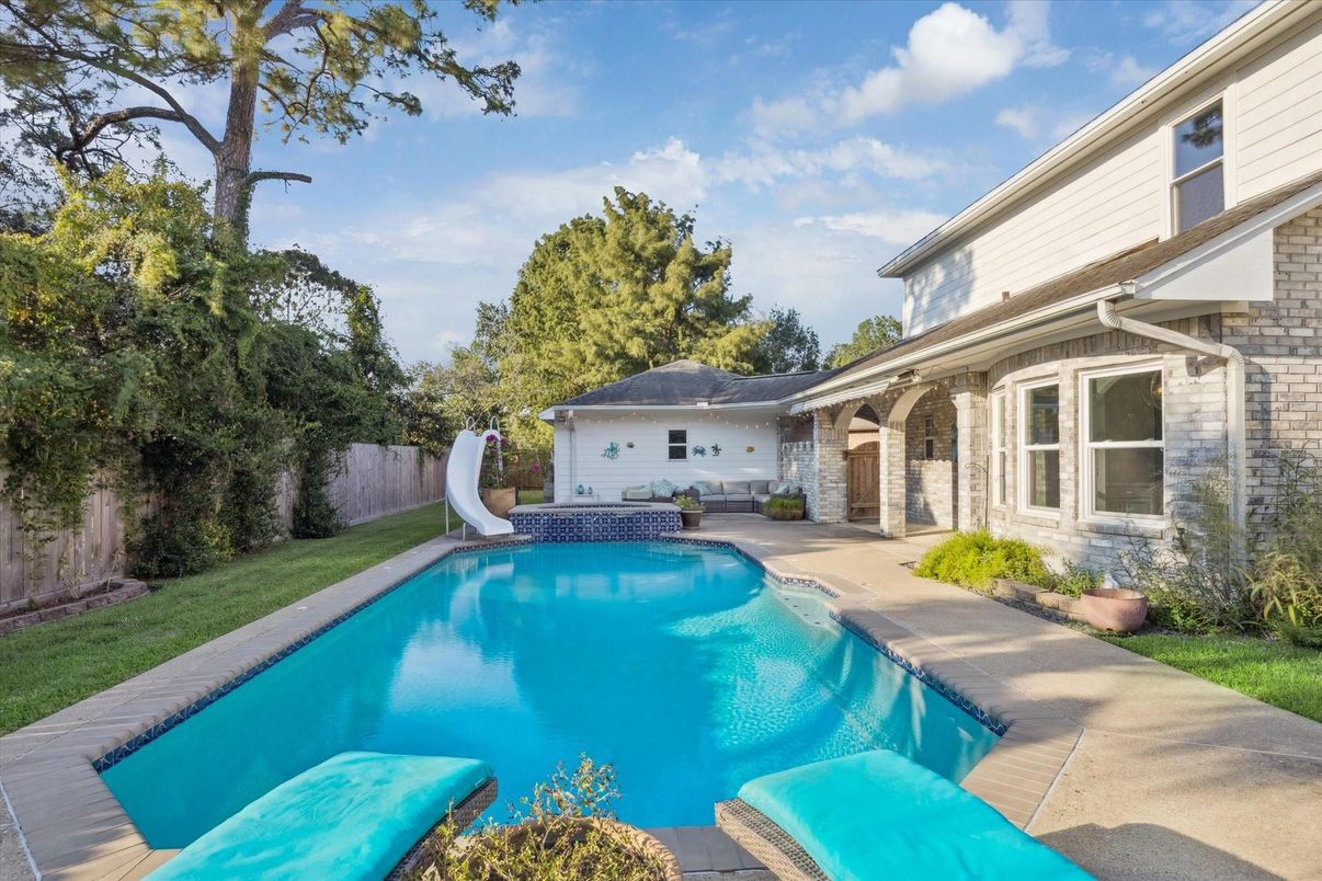 Exterior, Pool
