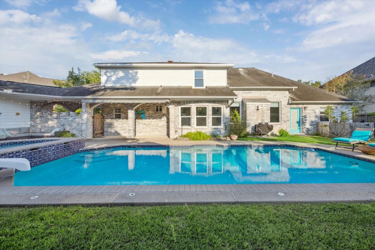 Exterior, Pool