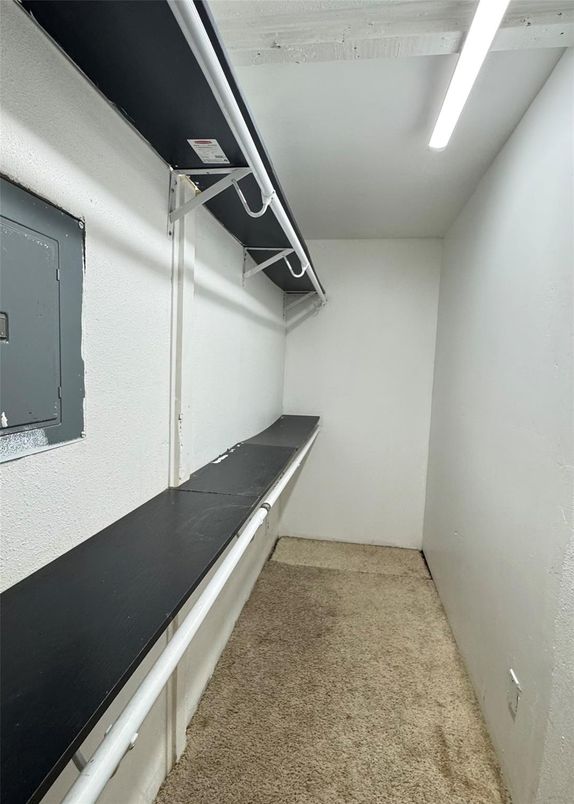 Empty room, Interior, Walk-in Closets