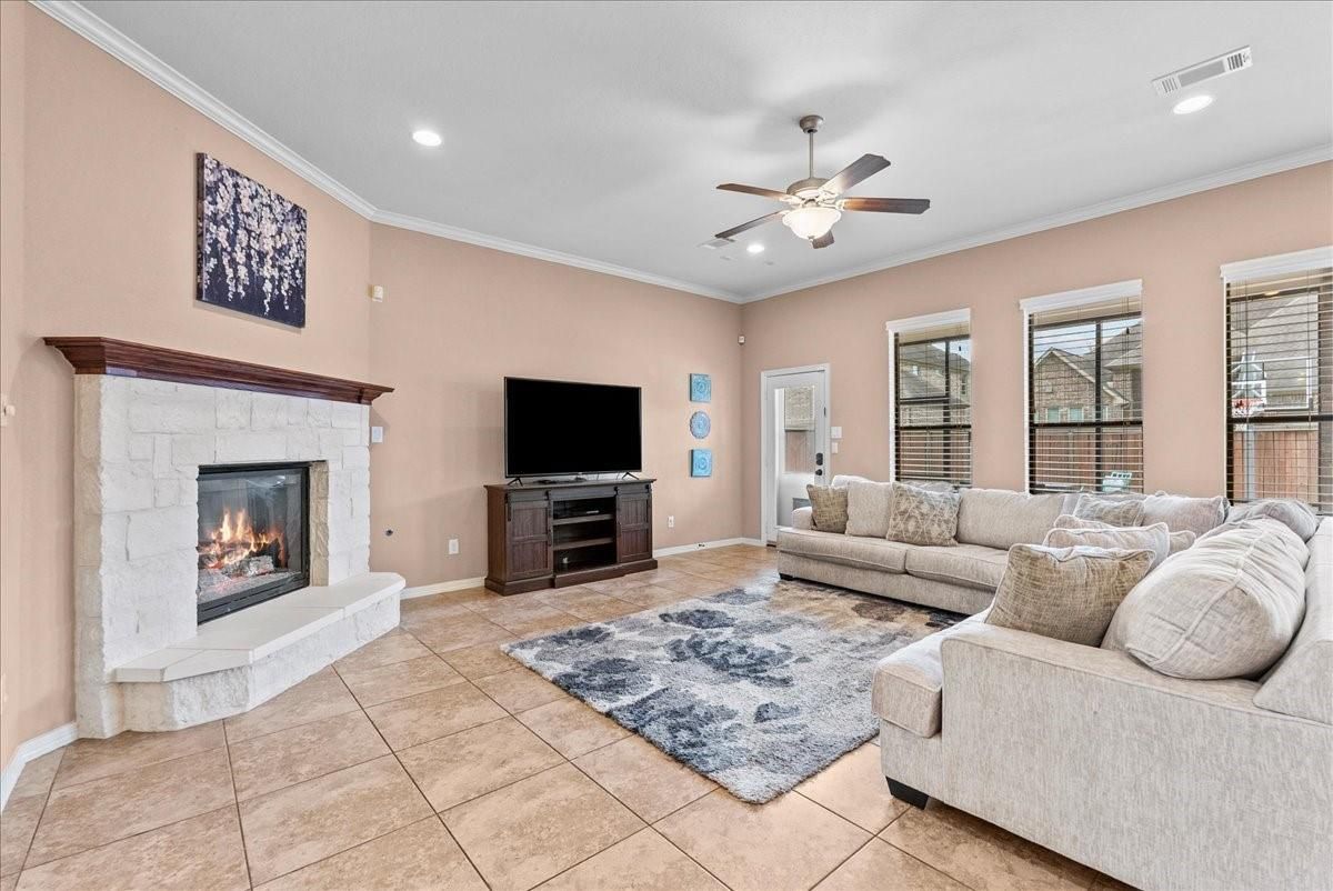 Fireplace, Interior, Living room, Recessed Lighting