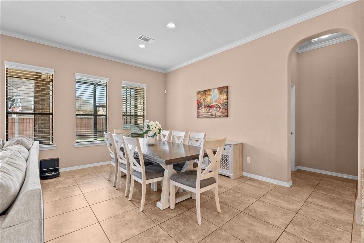 Dining room, Interior, Recessed Lighting
