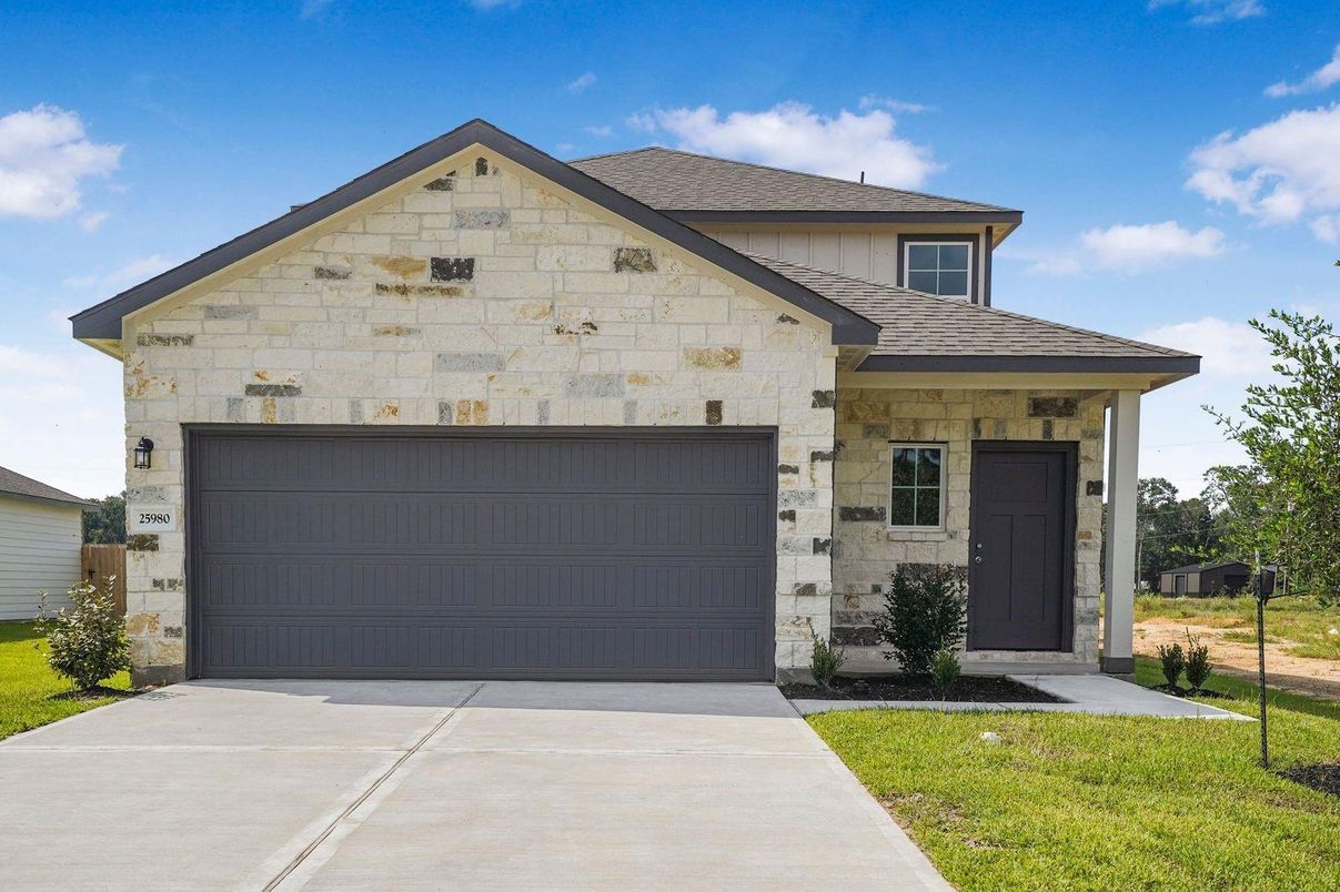 Attached, Exterior, Facade, Brick Traditional