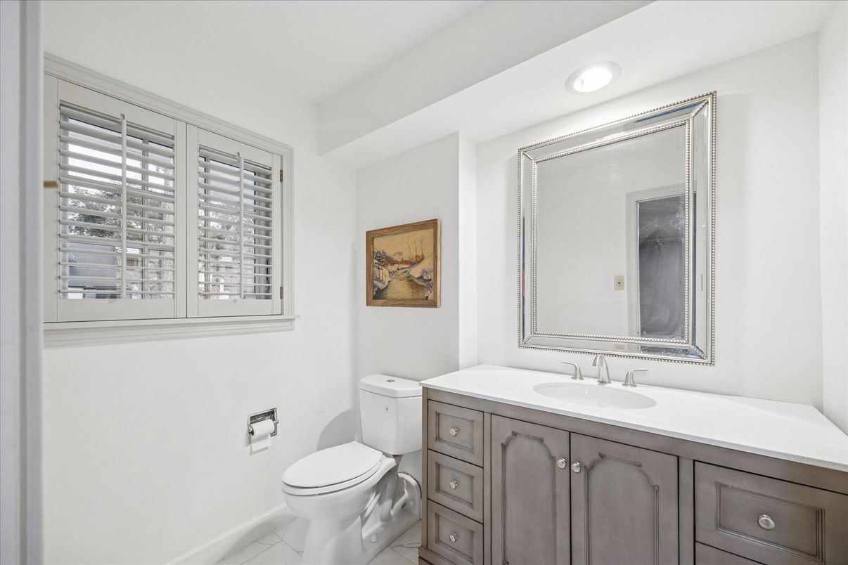 Bathroom, Interior, Recessed Lighting
