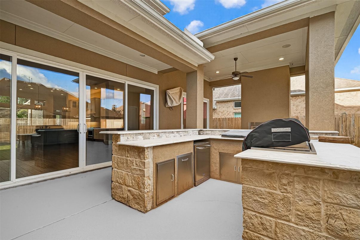 Exterior, Outdoor Kitchen