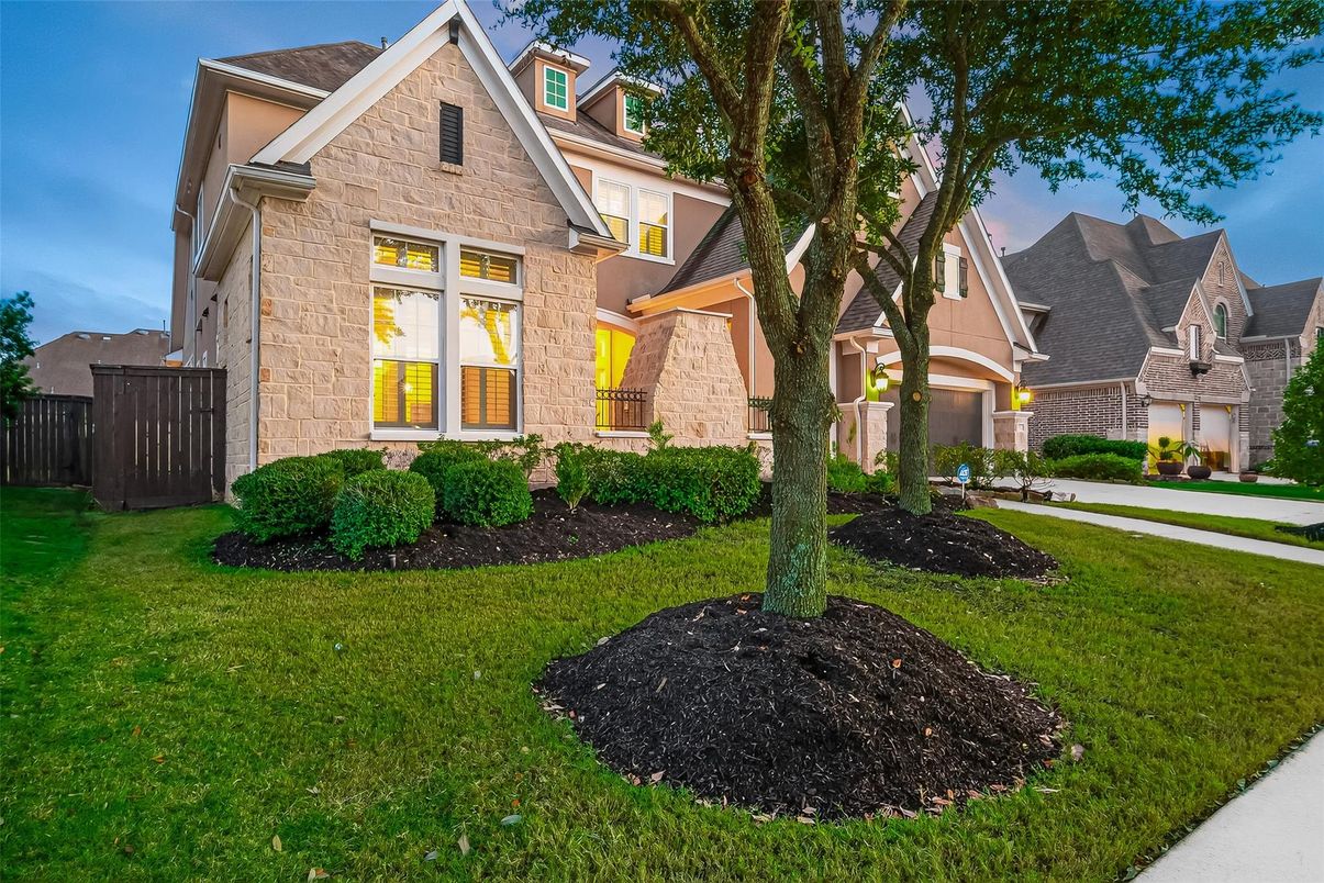 Exterior, Facade, Brick Facade, Brick Traditional