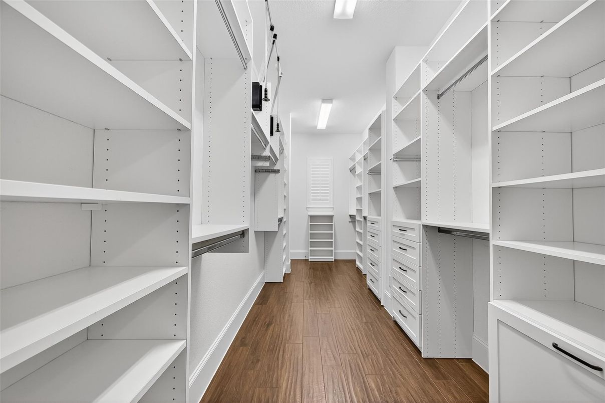 Interior, Walk-in Closets, Wood Texture Flooring