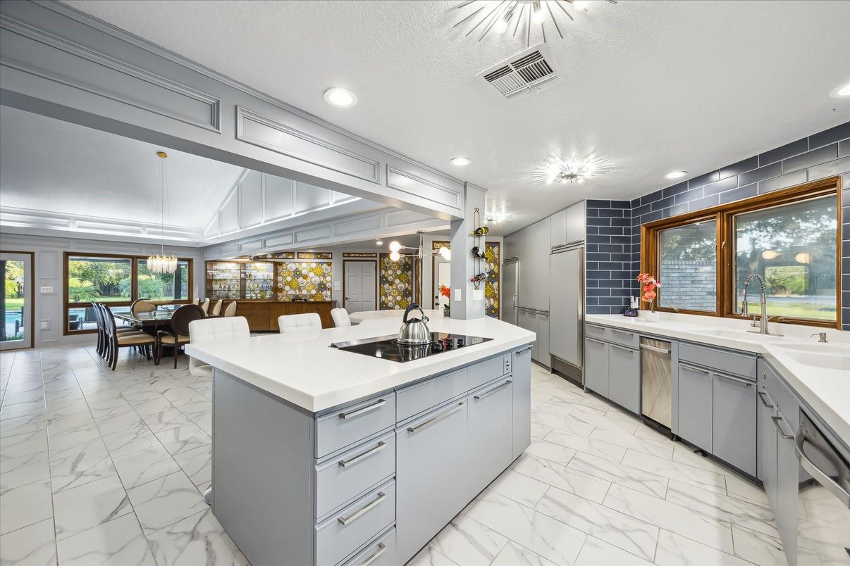 Dining room, Interior, Kitchen, Marble, Pendant Lights, Recessed Lighting, Stainless Steel Appliances