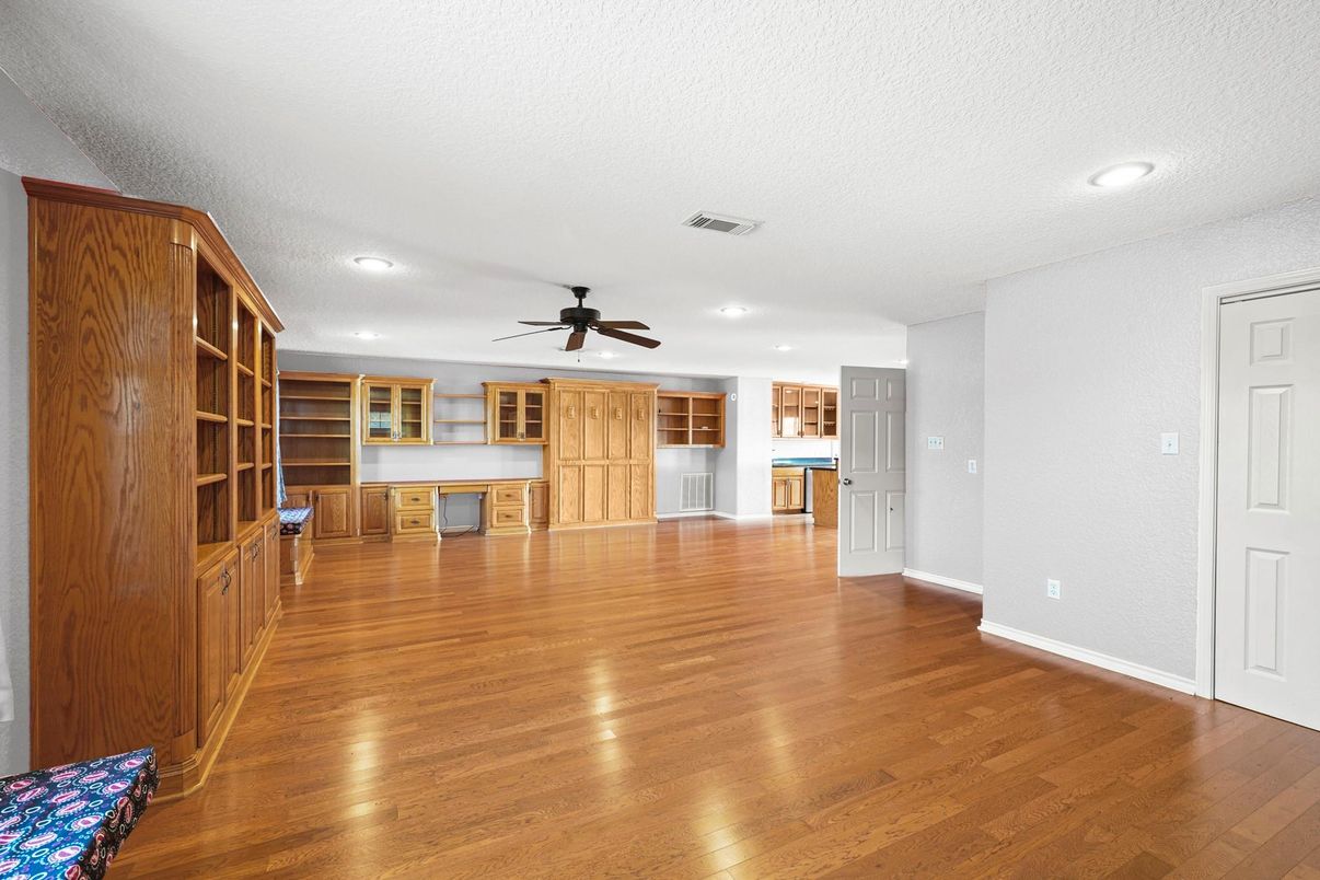 Empty room, Interior, Recessed Lighting, Wood Texture Flooring