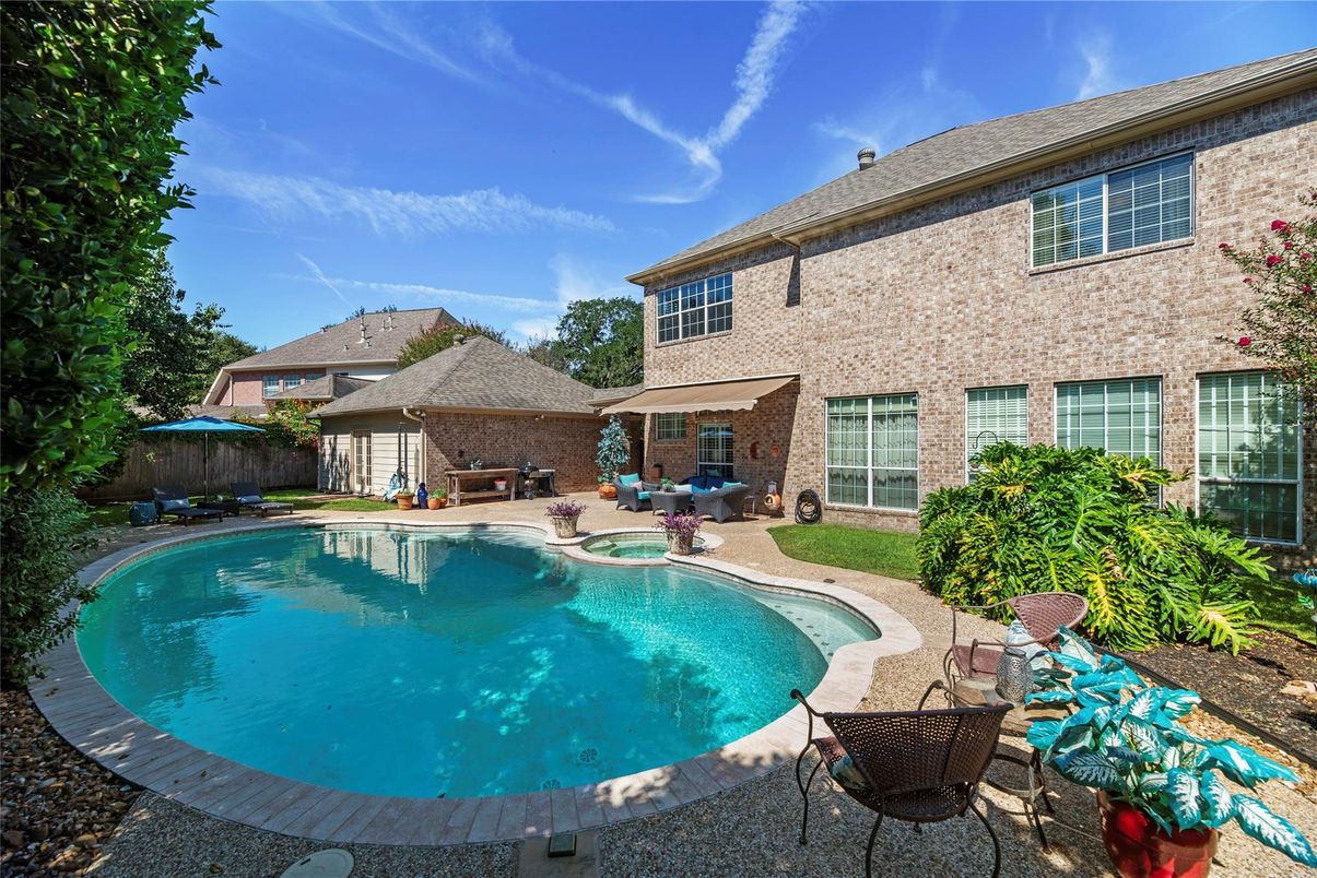 Exterior, Pool