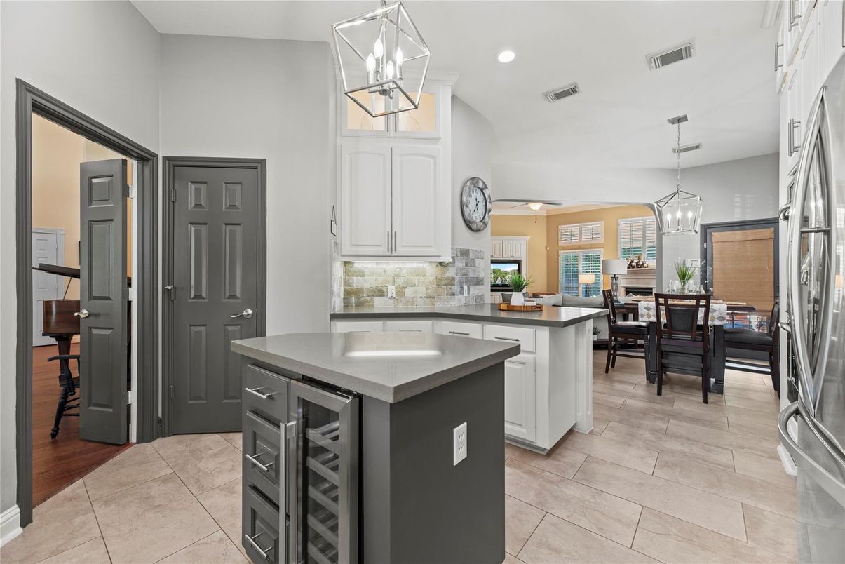 Dining room, Interior, Kitchen, Pendant Lights, Recessed Lighting, Wood Texture Flooring