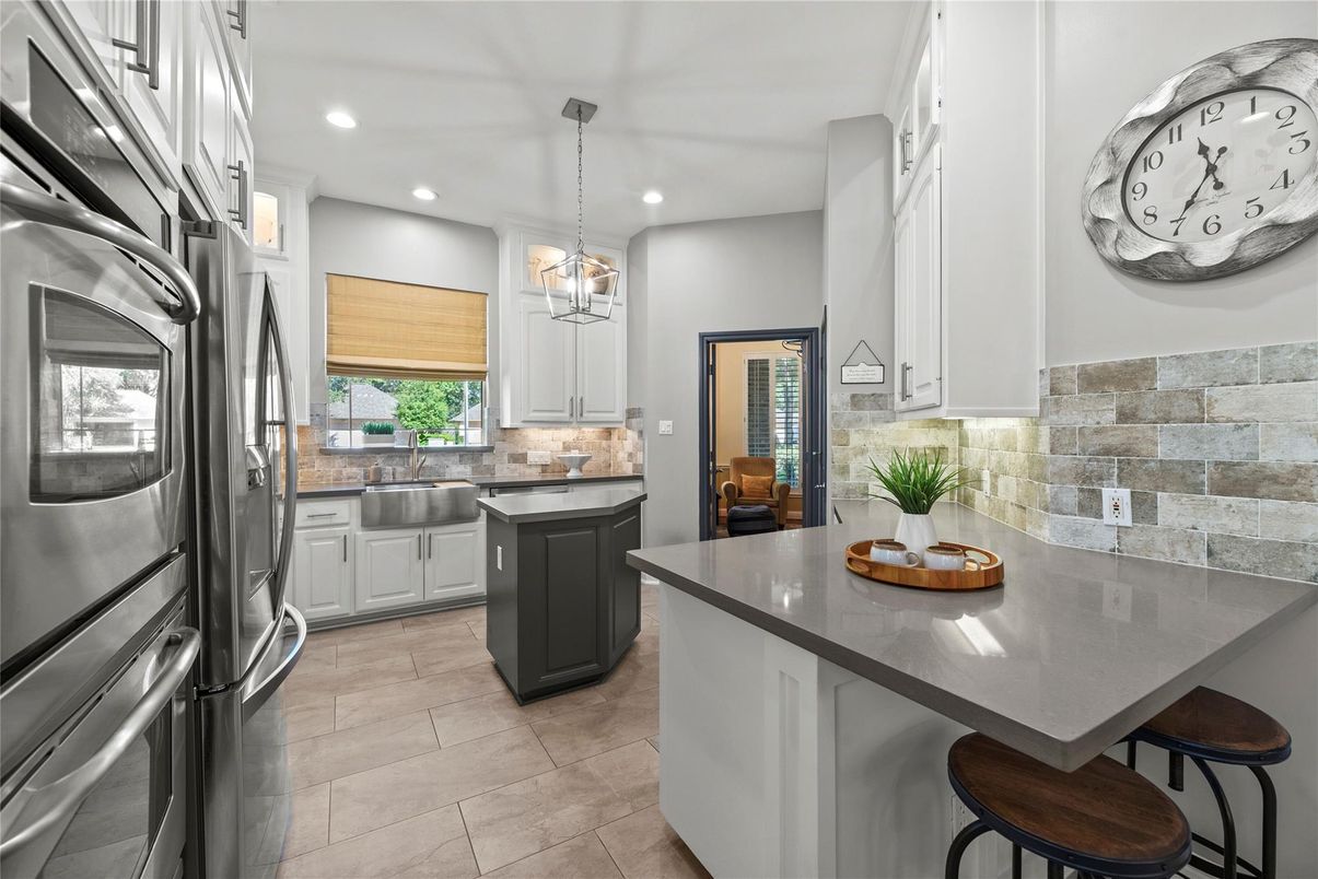 Interior, Kitchen, Pendant Lights, Recessed Lighting, Stainless Steel Appliances