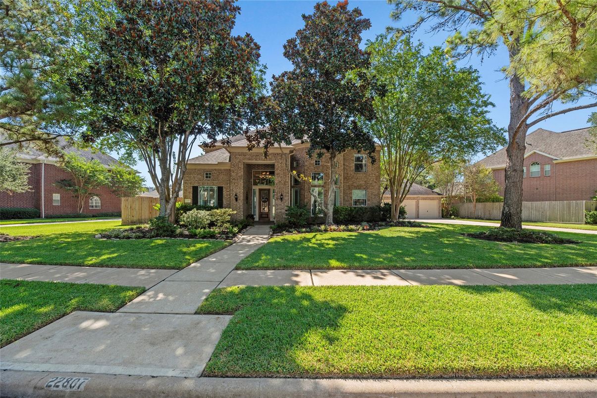 Backyard, Exterior, Facade, Brick Facade, French Provincial