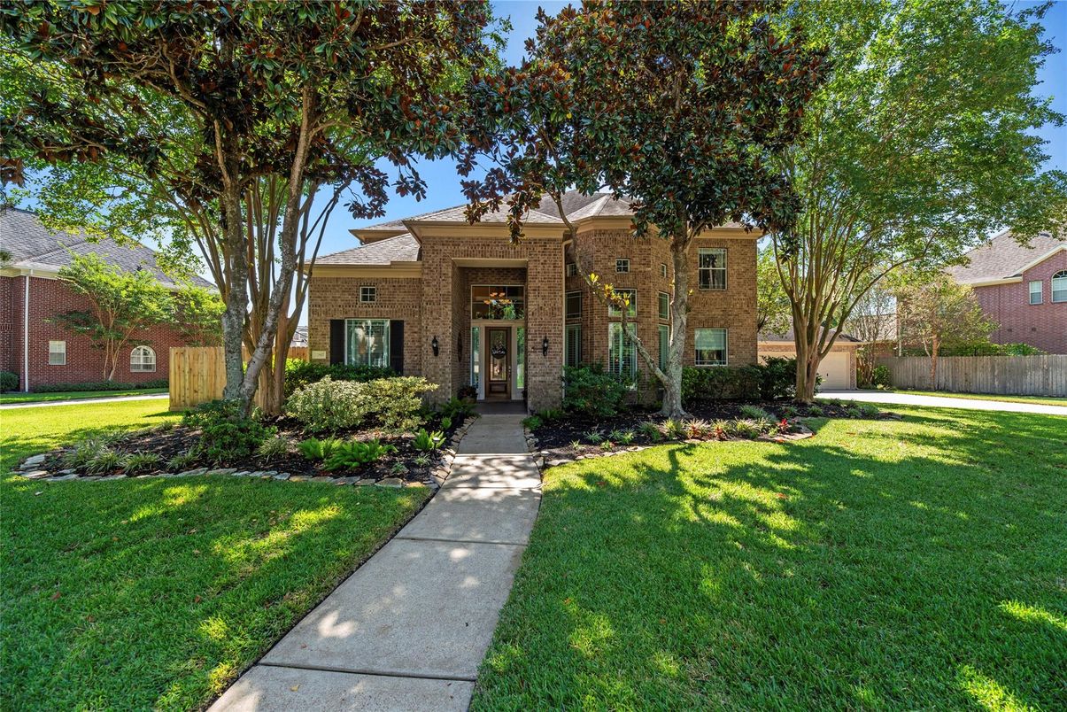 Backyard, Exterior, Facade, Brick Facade, Georgian