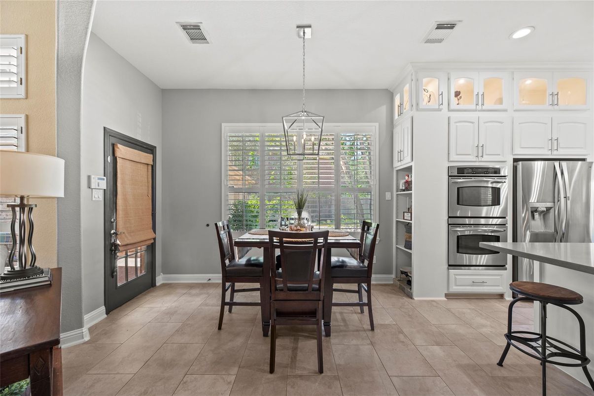 Dining room, Interior, Kitchen, Pendant Lights, Recessed Lighting, Stainless Steel Appliances