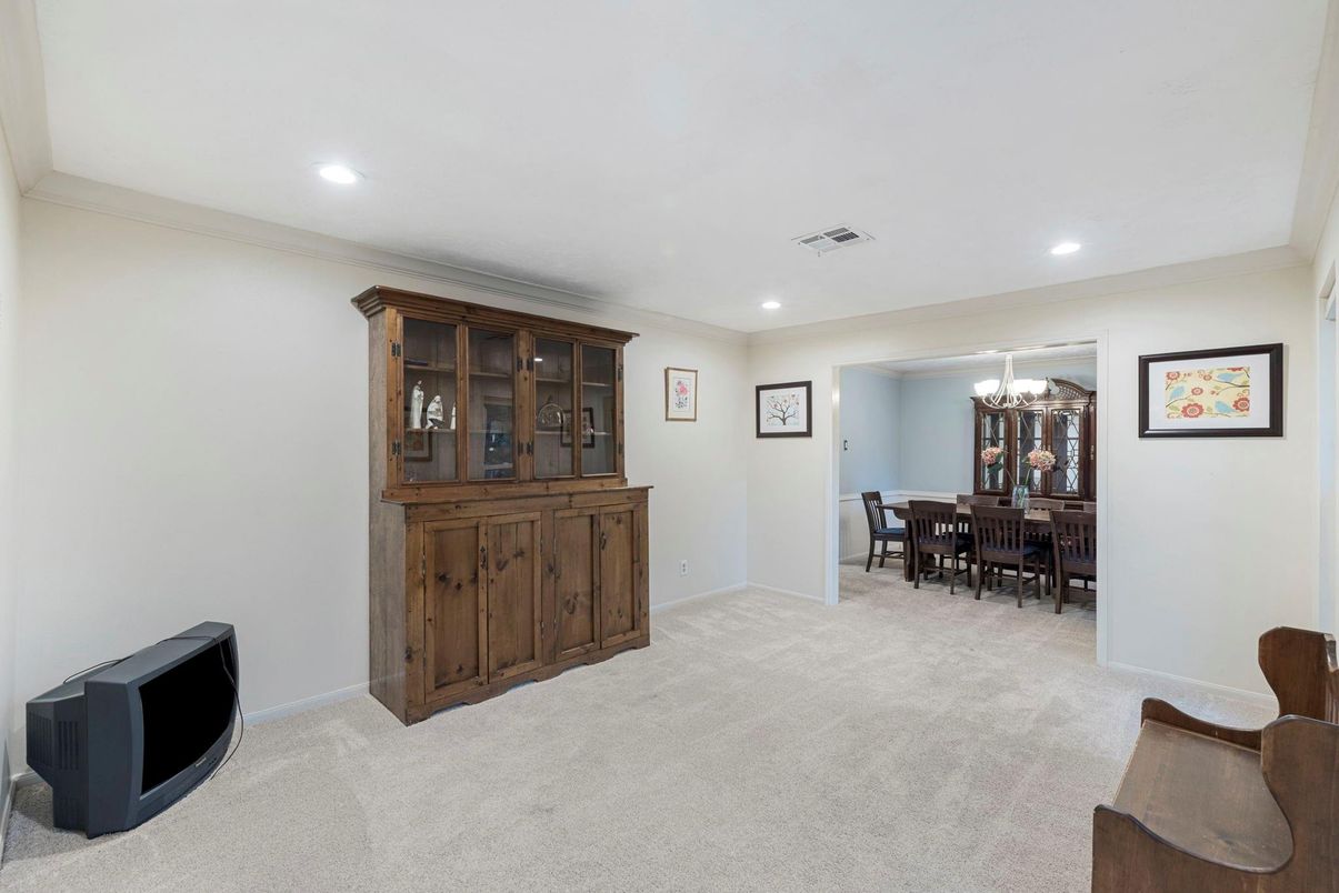 Chandelier, Dining room, Interior, Recessed Lighting