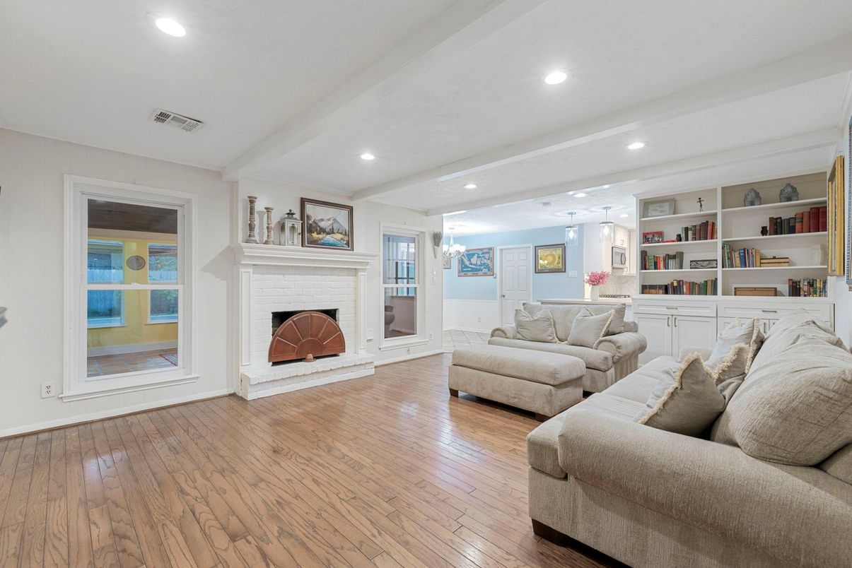Fireplace, Interior, Living room, Pendant Lights, Recessed Lighting, Wood Texture Flooring