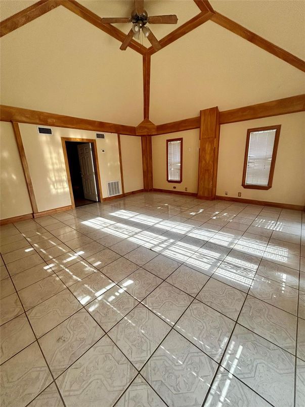 Empty room, Interior, Wooden Beams